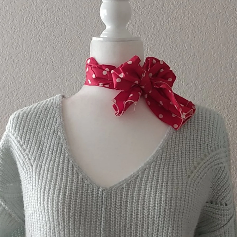 🖐️FREE🖐️Vintage Polkadot neck scarf